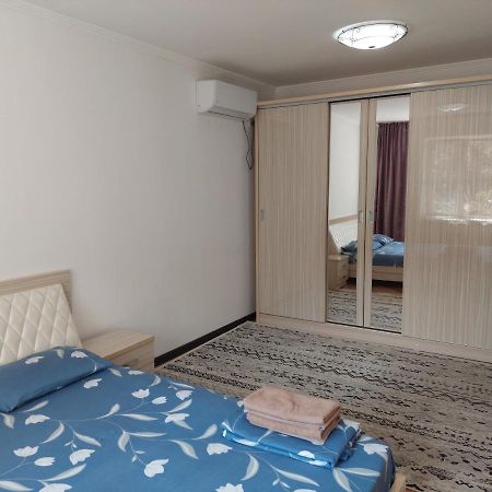 Apartment On Toktogula Бішкек Екстер'єр фото