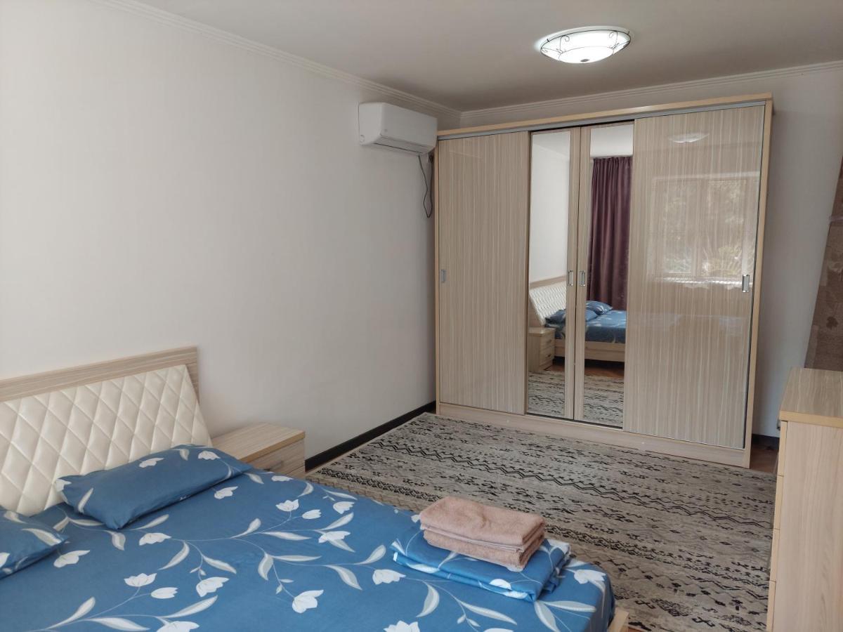 Apartment On Toktogula Бішкек Екстер'єр фото